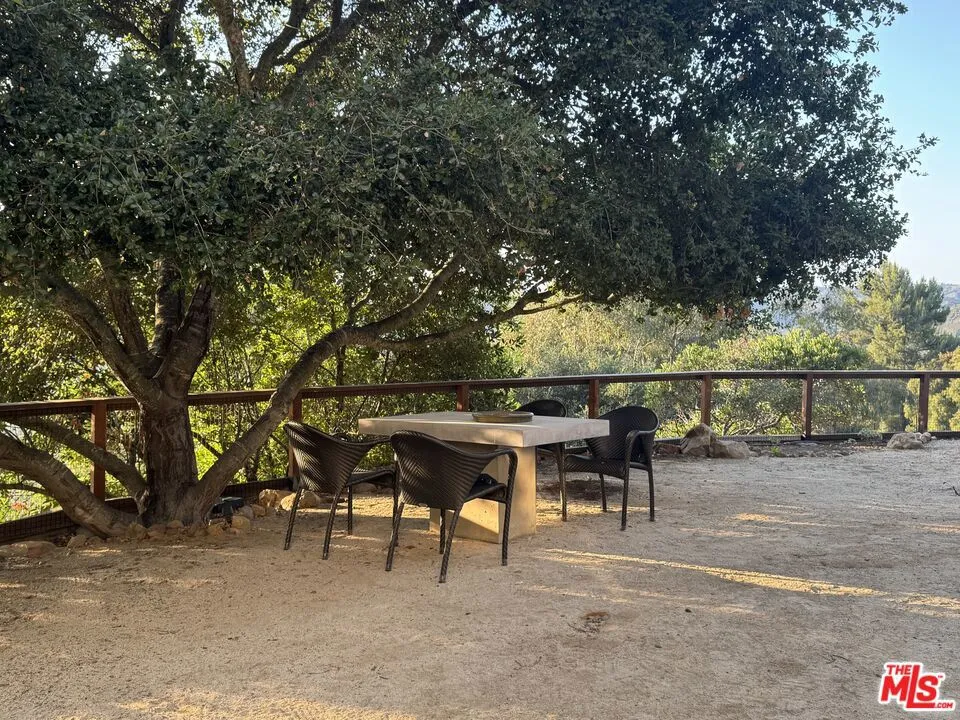 25202 Piuma Road Calabasas, CA 91302