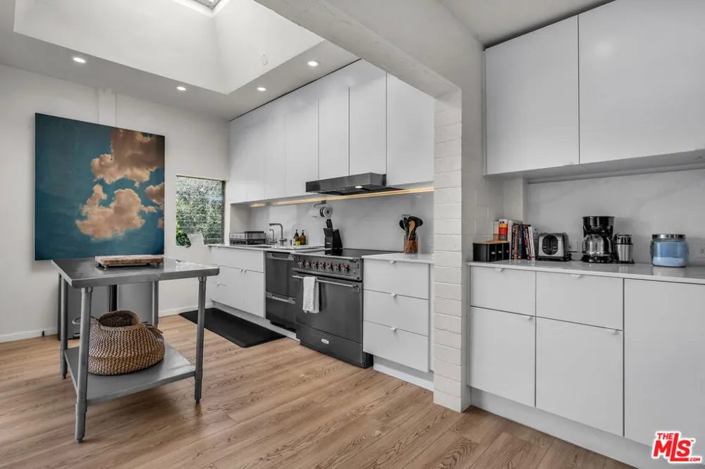 25202 Piuma Road Calabasas, CA 91302