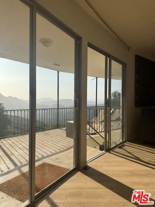 25202 Piuma Road Calabasas, CA 91302