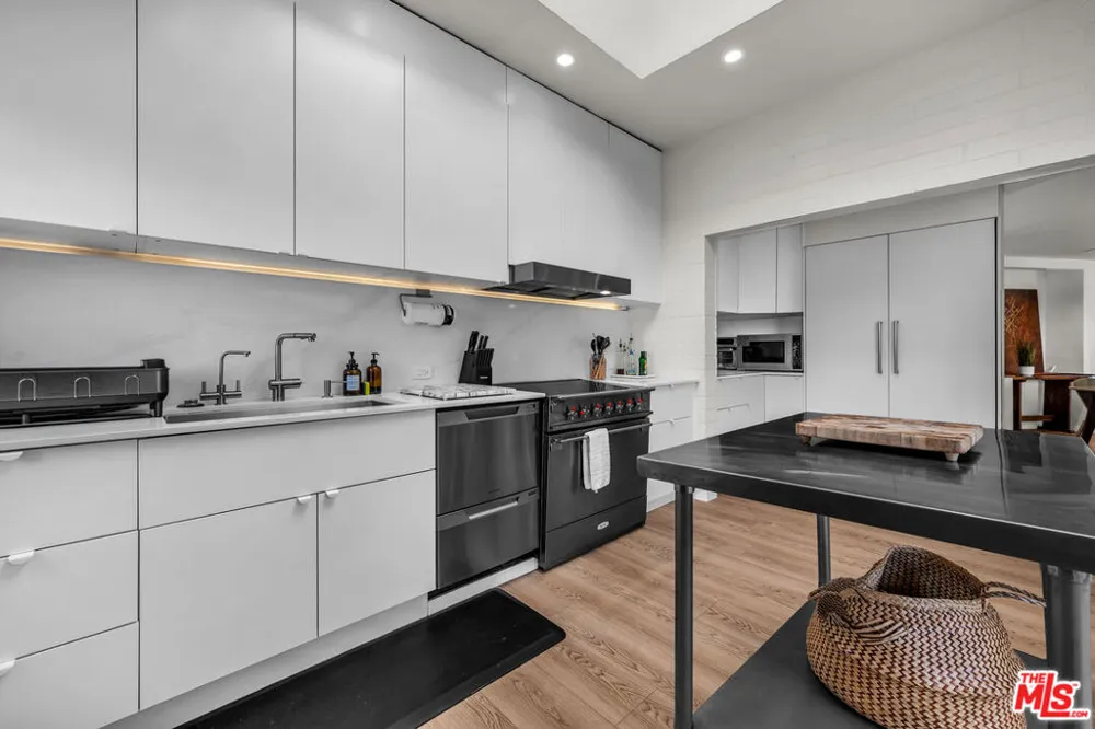 25202 Piuma Road Calabasas, CA 91302