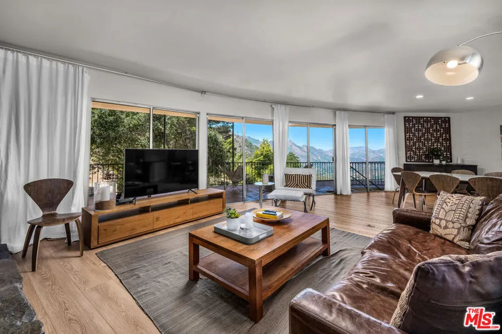 25202 Piuma Road Calabasas, CA 91302