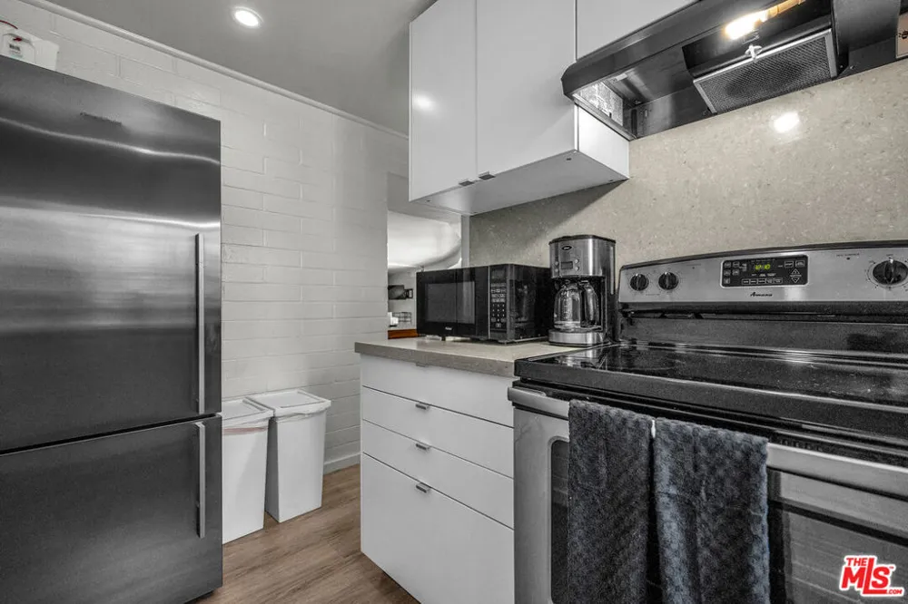 25202 Piuma Road Calabasas, CA 91302