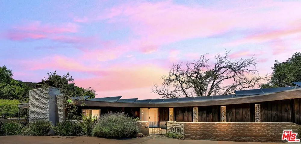 25202 Piuma Road Calabasas, CA 91302