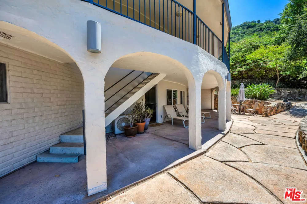 25202 Piuma Road Calabasas, CA 91302