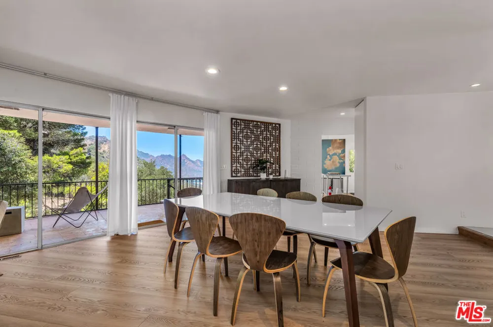 25202 Piuma Road Calabasas, CA 91302