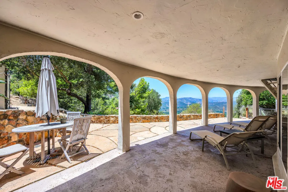 25202 Piuma Road Calabasas, CA 91302