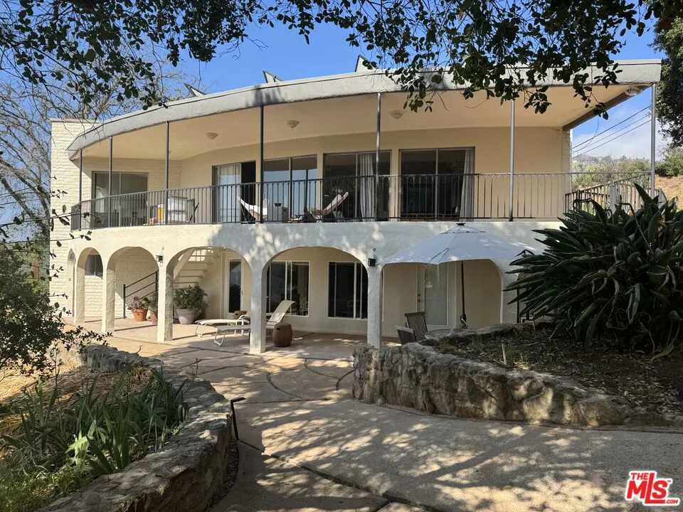 25202 Piuma Road Calabasas, CA 91302