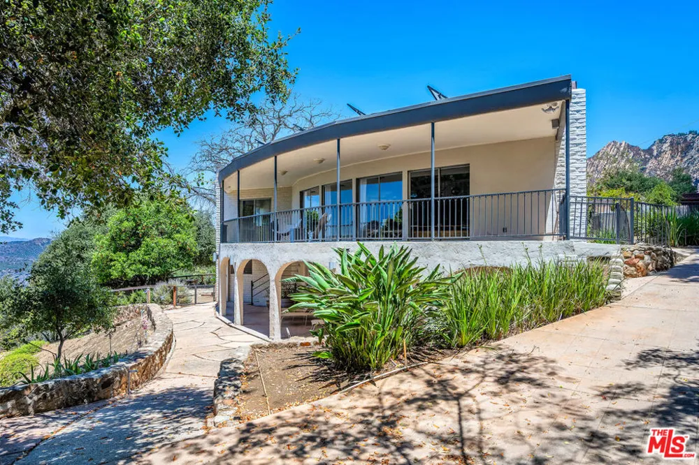 25202 Piuma Road Calabasas, CA 91302