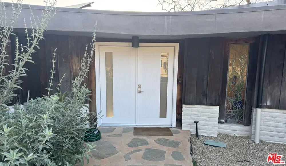 25202 Piuma Road Calabasas, CA 91302