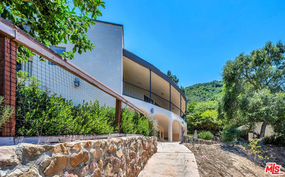 25202 Piuma Road Calabasas, CA 91302