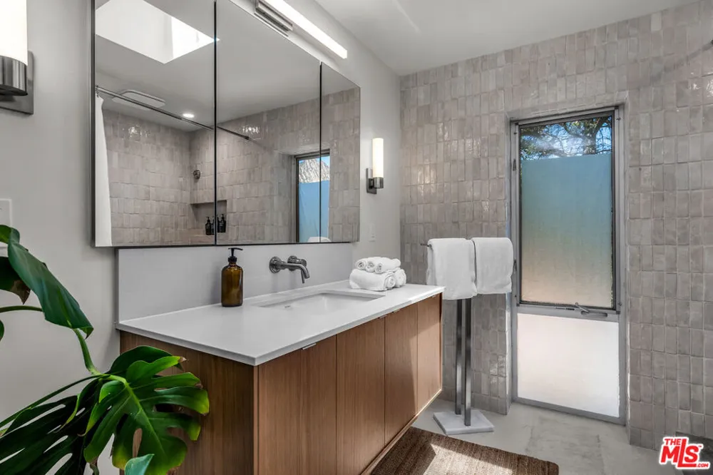 25202 Piuma Road Calabasas, CA 91302