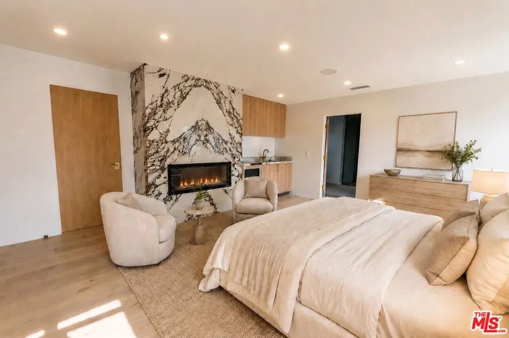 12518 W Sunset Boulevard Los Angeles, CA 90049