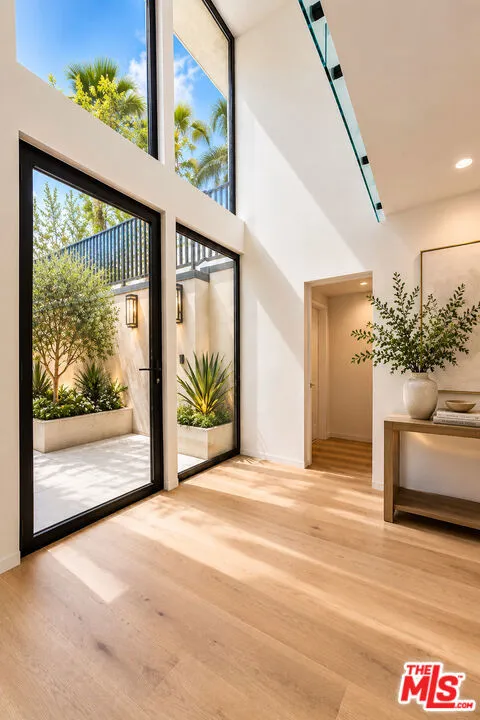 12518 W Sunset Boulevard Los Angeles, CA 90049