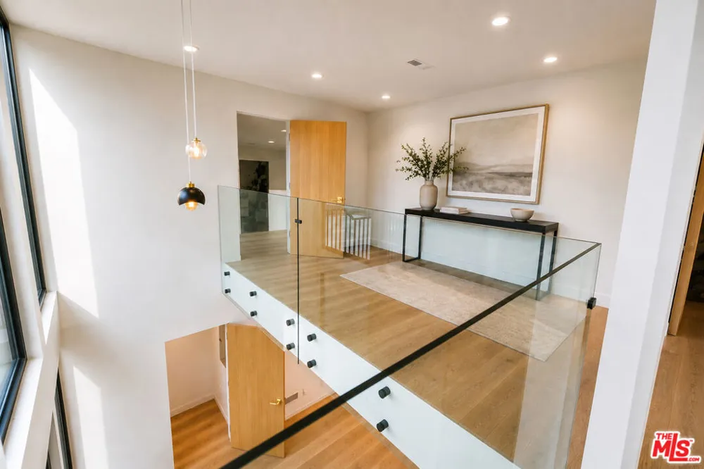 12518 W Sunset Boulevard Los Angeles, CA 90049