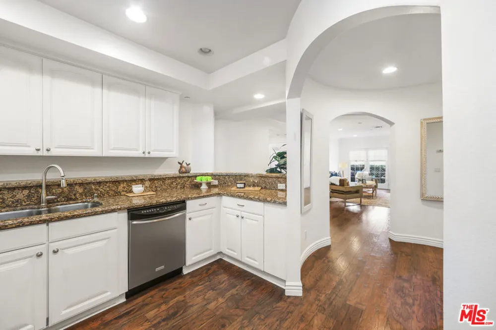 1135 Rexford Drive #302 Los Angeles, CA 90035