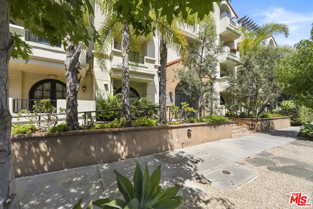 1135 Rexford Drive #302 Los Angeles, CA 90035