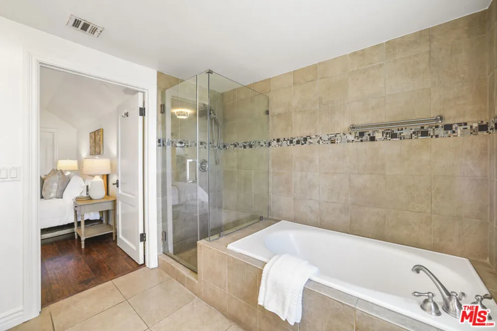 1135 Rexford Drive #302 Los Angeles, CA 90035