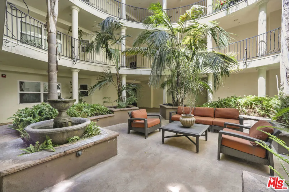 1135 Rexford Drive #302 Los Angeles, CA 90035
