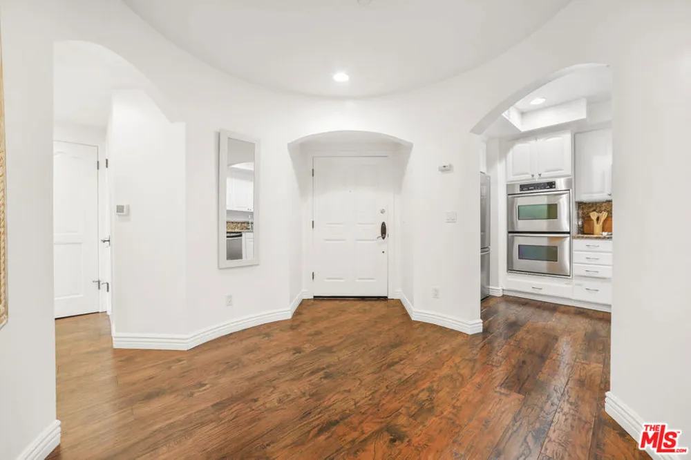 1135 Rexford Drive #302 Los Angeles, CA 90035