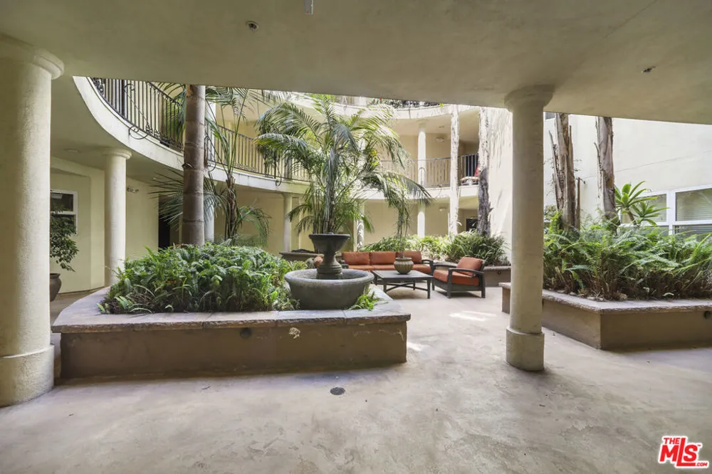 1135 Rexford Drive #302 Los Angeles, CA 90035