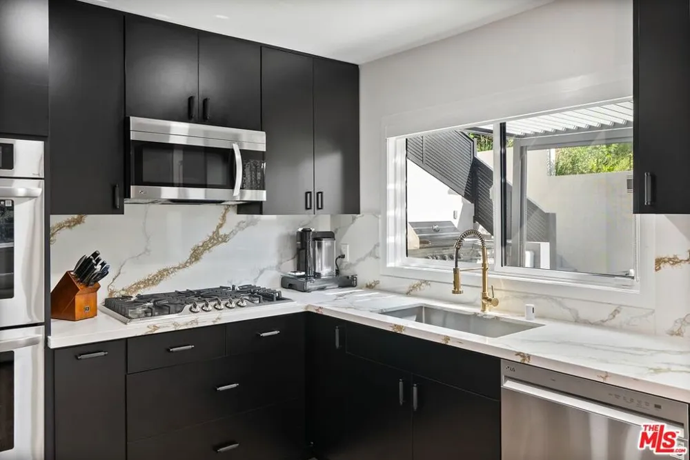 4118 Oak Hollow Road Calabasas, CA 91302