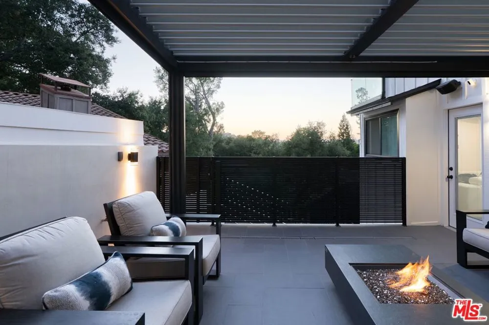 4118 Oak Hollow Road Calabasas, CA 91302