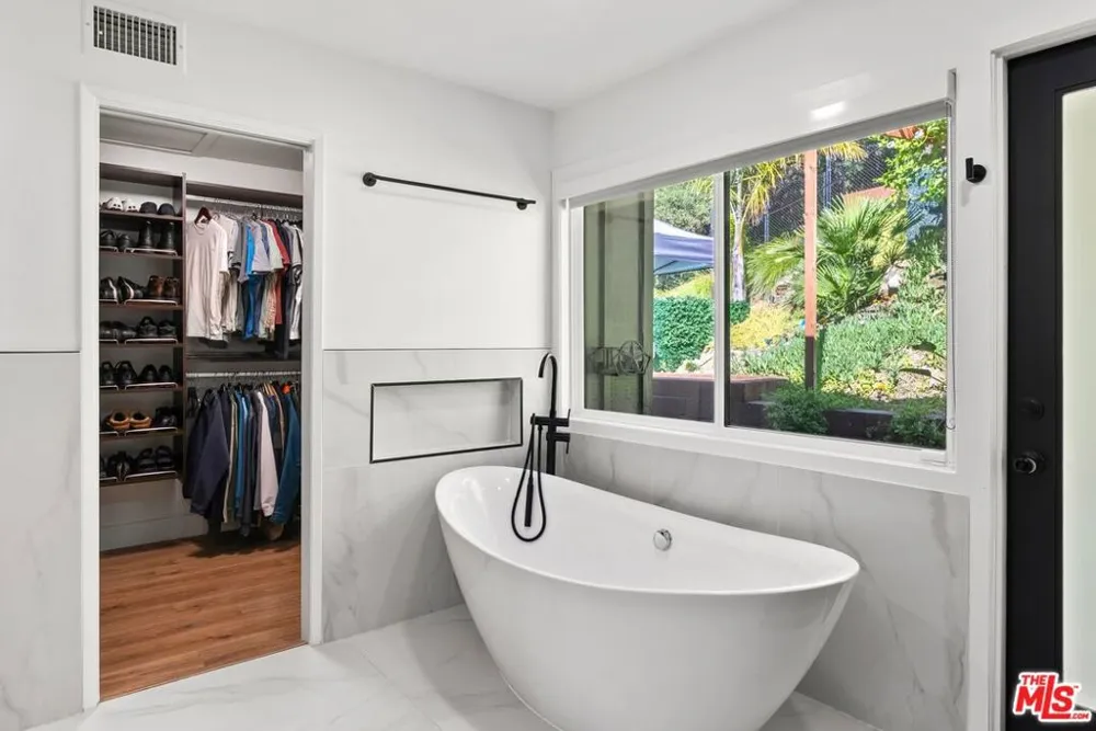 4118 Oak Hollow Road Calabasas, CA 91302