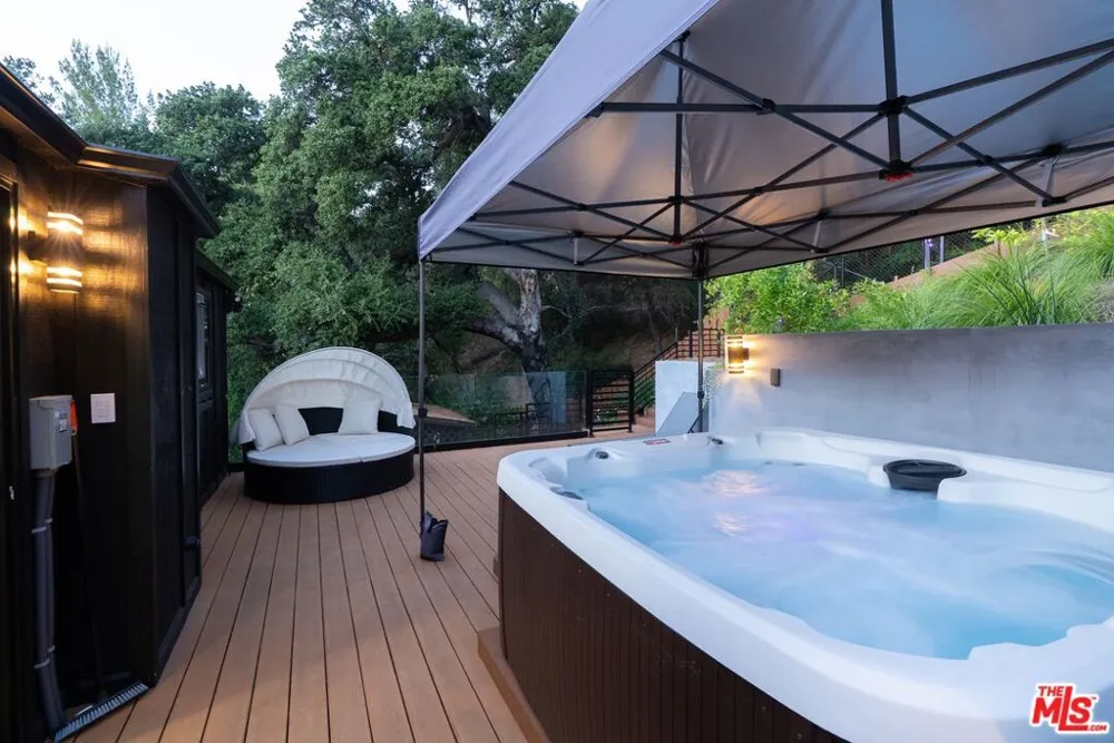 4118 Oak Hollow Road Calabasas, CA 91302