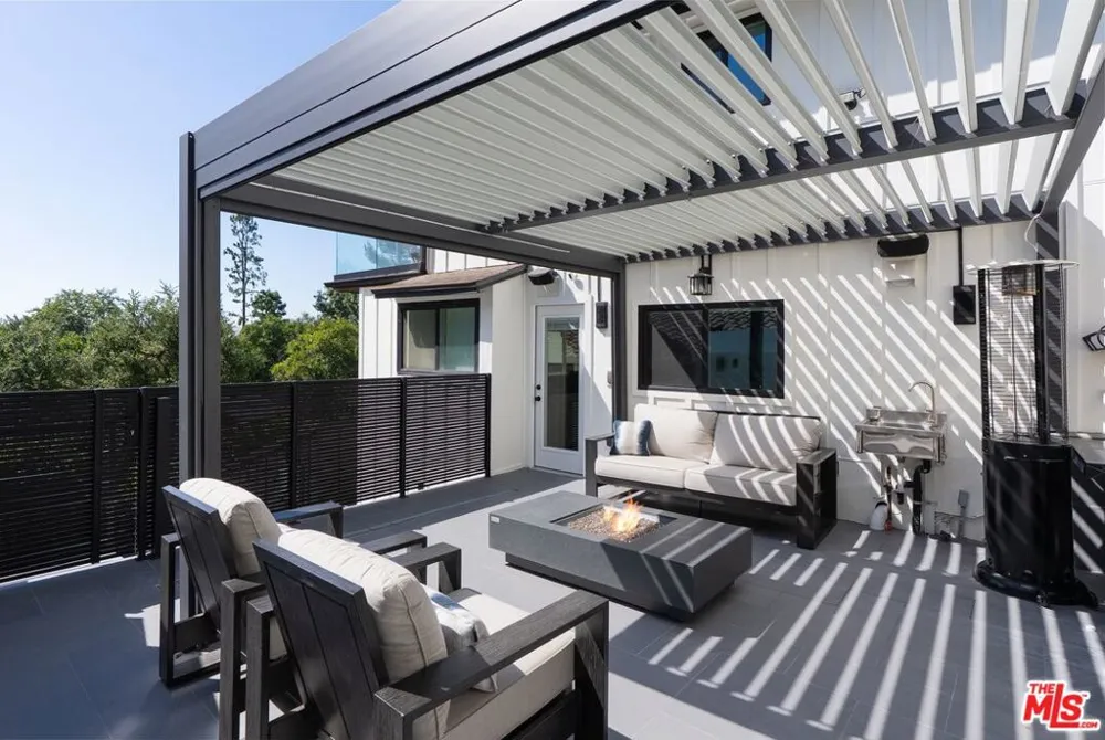 4118 Oak Hollow Road Calabasas, CA 91302