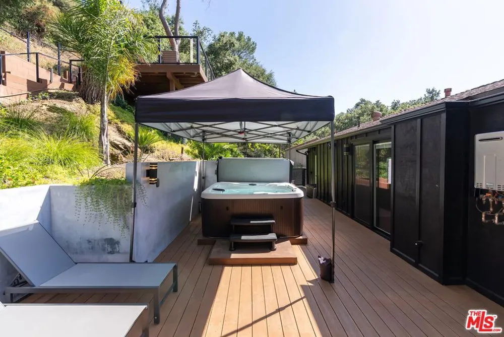 4118 Oak Hollow Road Calabasas, CA 91302