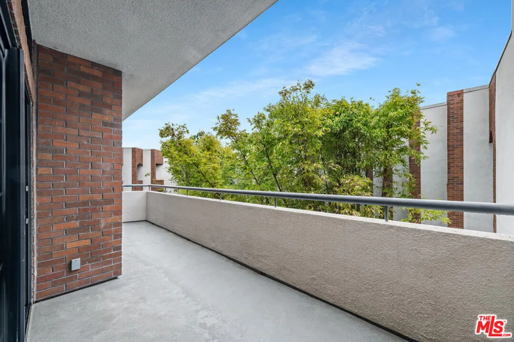 200 Swall Drive #PH9 Beverly Hills, CA 90211