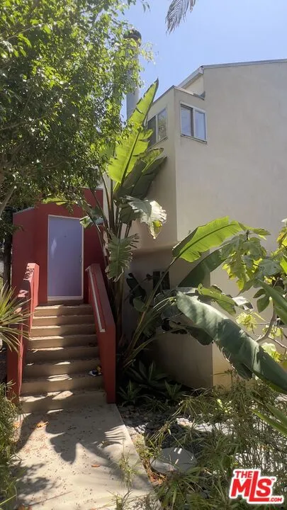656 Angelus Place Los Angeles, CA 90291