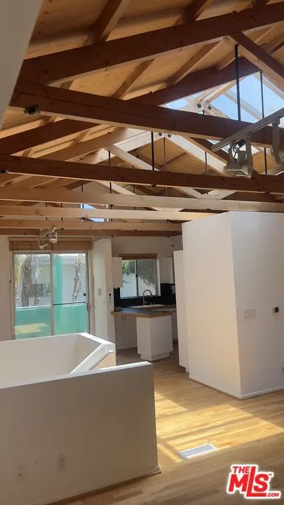 656 Angelus Place Los Angeles, CA 90291