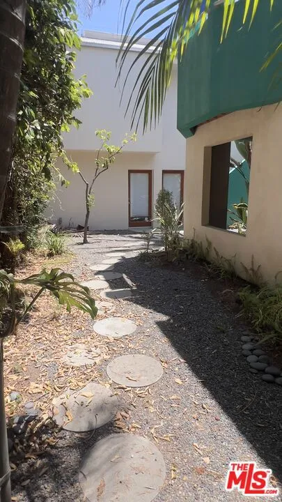 656 Angelus Place Los Angeles, CA 90291