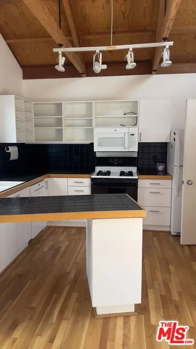 656 Angelus Place Los Angeles, CA 90291