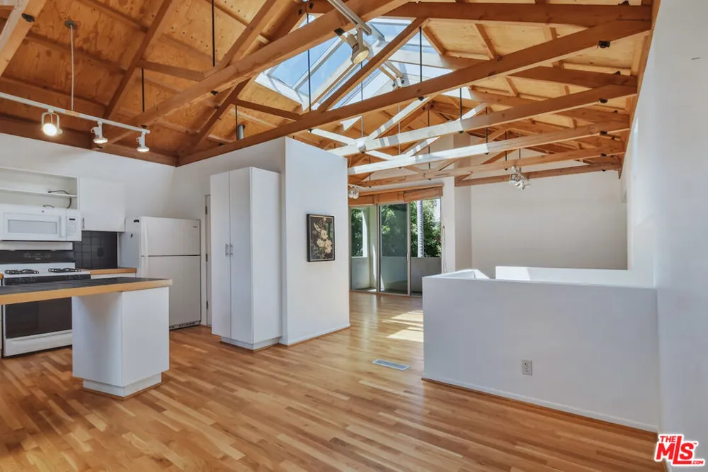 656 Angelus Place Los Angeles, CA 90291