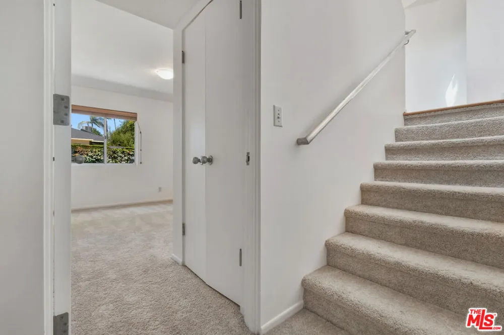 656 Angelus Place Los Angeles, CA 90291