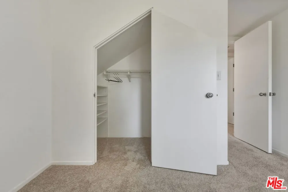 656 Angelus Place Los Angeles, CA 90291