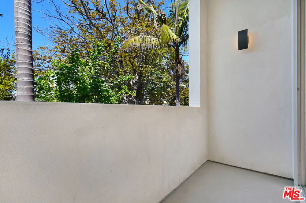 656 Angelus Place Los Angeles, CA 90291