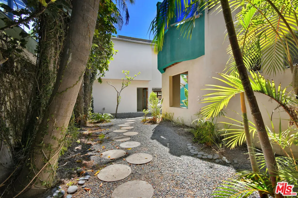 656 Angelus Place Los Angeles, CA 90291