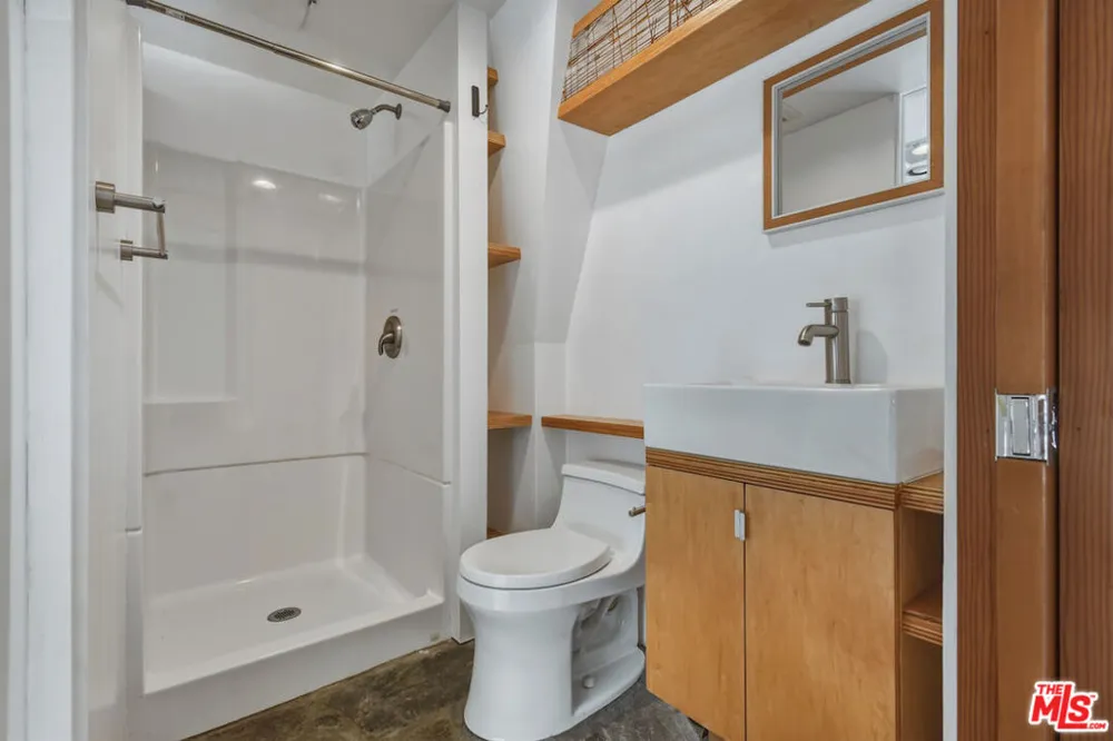 656 Angelus Place Los Angeles, CA 90291