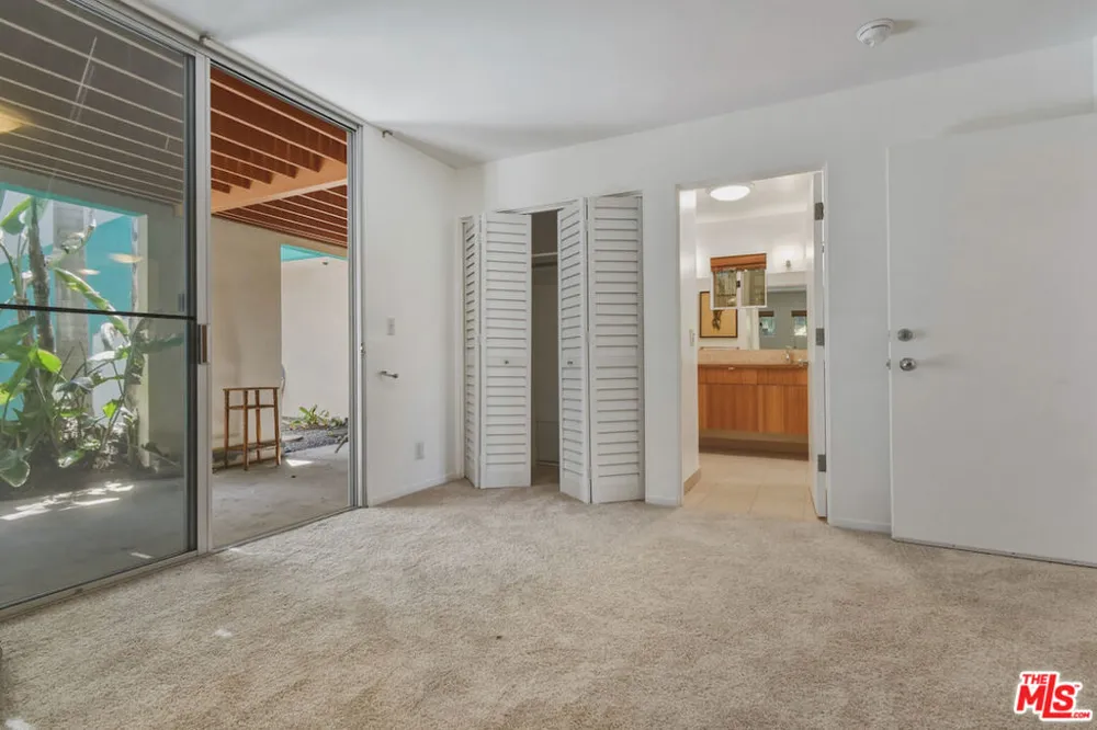 656 Angelus Place Los Angeles, CA 90291