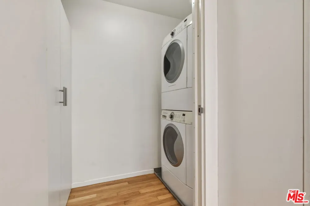 656 Angelus Place Los Angeles, CA 90291