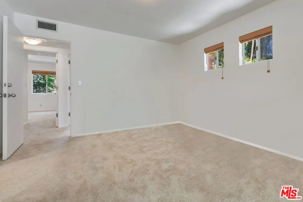 656 Angelus Place Los Angeles, CA 90291