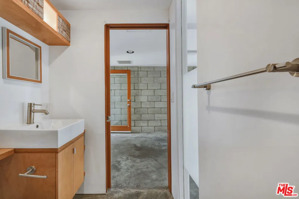 656 Angelus Place Los Angeles, CA 90291