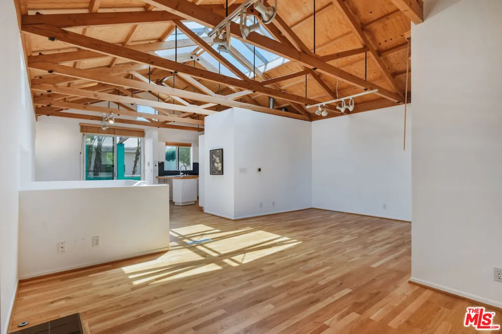 656 Angelus Place Los Angeles, CA 90291