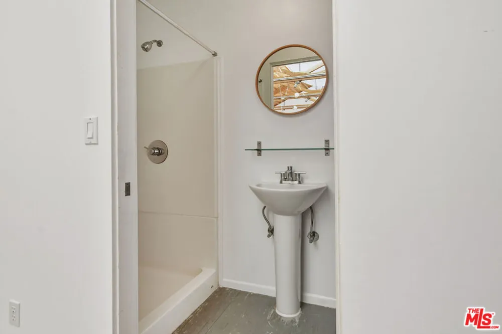656 Angelus Place Los Angeles, CA 90291