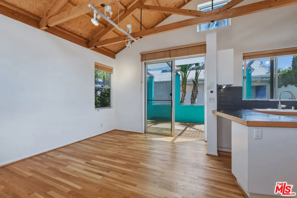 656 Angelus Place Los Angeles, CA 90291