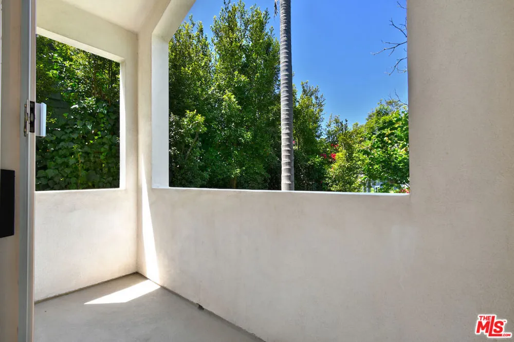 656 Angelus Place Los Angeles, CA 90291