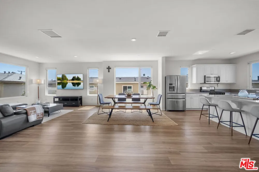 10712 Parrot Avenue Downey, CA 90241